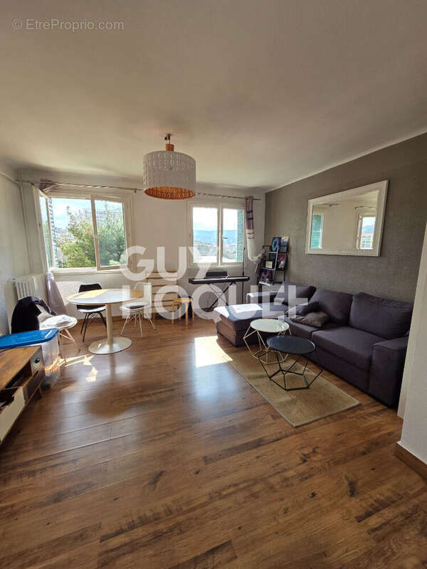 Appartement à MARSEILLE-8E