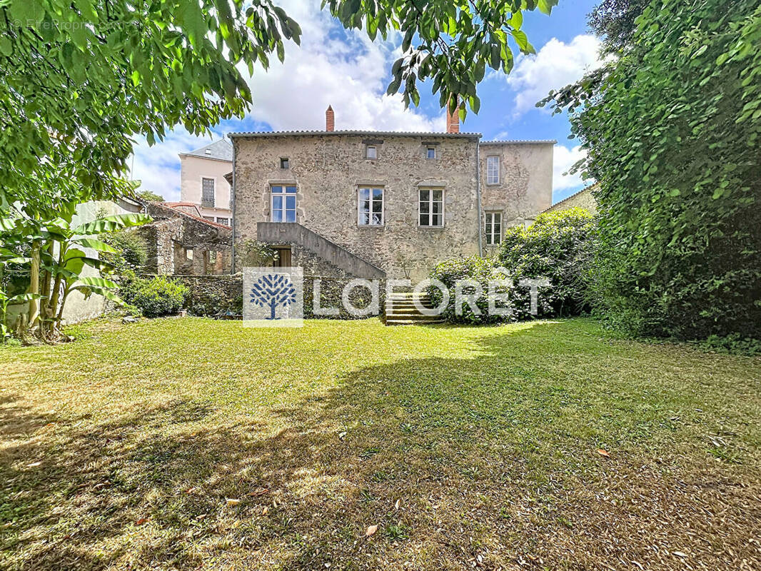 Maison à PARTHENAY