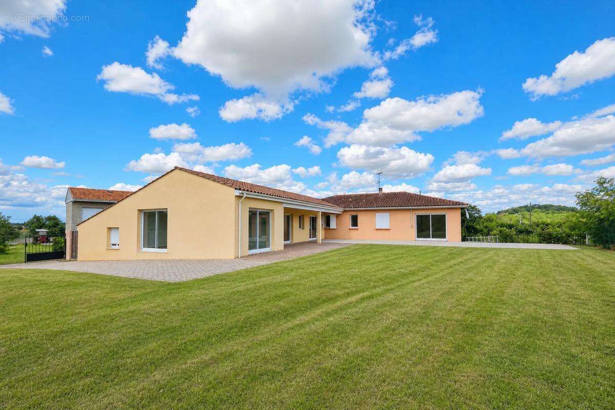 Urgent!! maison de 15 pièces, 344 m²,  partie louée à Peyrière - photo 2