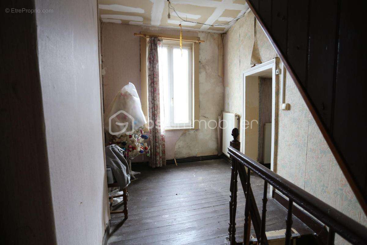 Maison de ville, 103 m2 habitables, actuellement 2 chambres mais potentiel à développer - photo 7