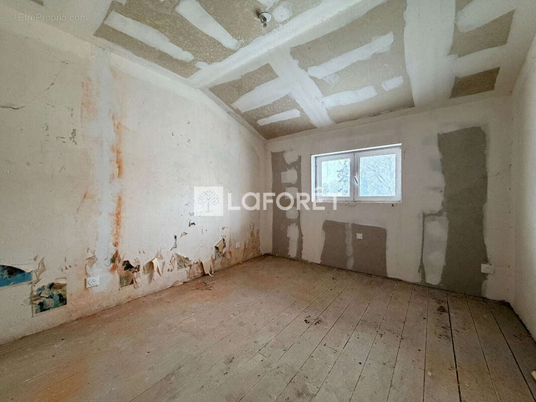 Maison à LA CHAPELLE-FELCOURT