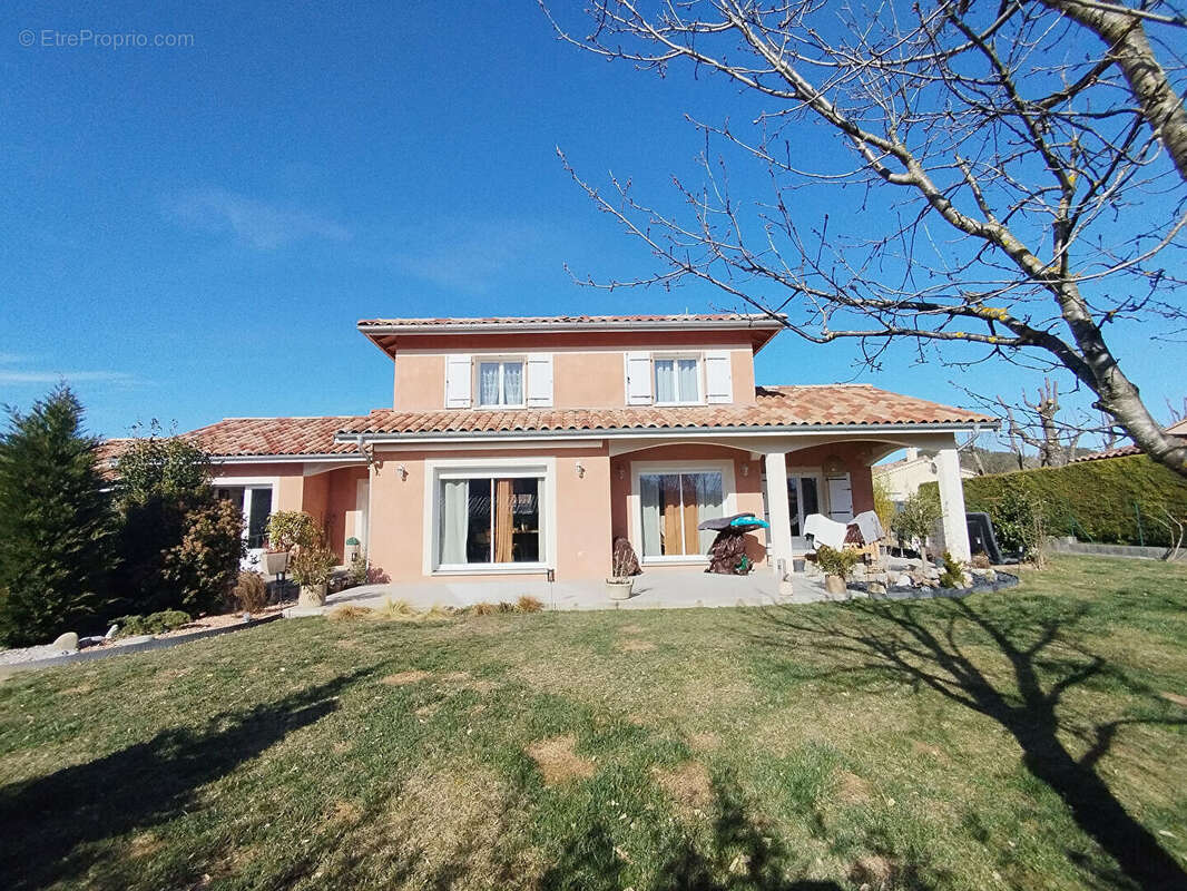 Maison à LARAGNE-MONTEGLIN