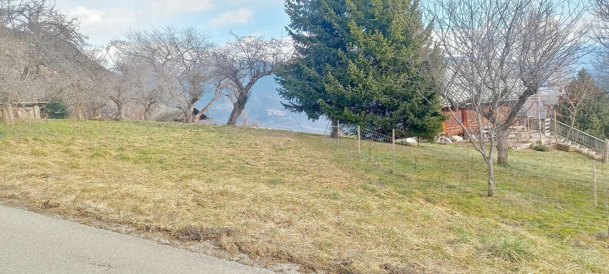 Parcelle de Terrain de 656m2 sur les hauteurs de la commune de JARRIER. - photo 10