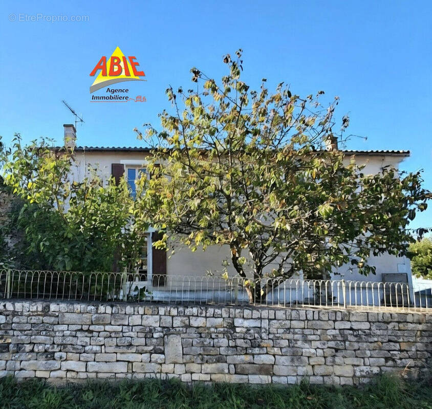 Photo 1 - Maison à VOUILLE