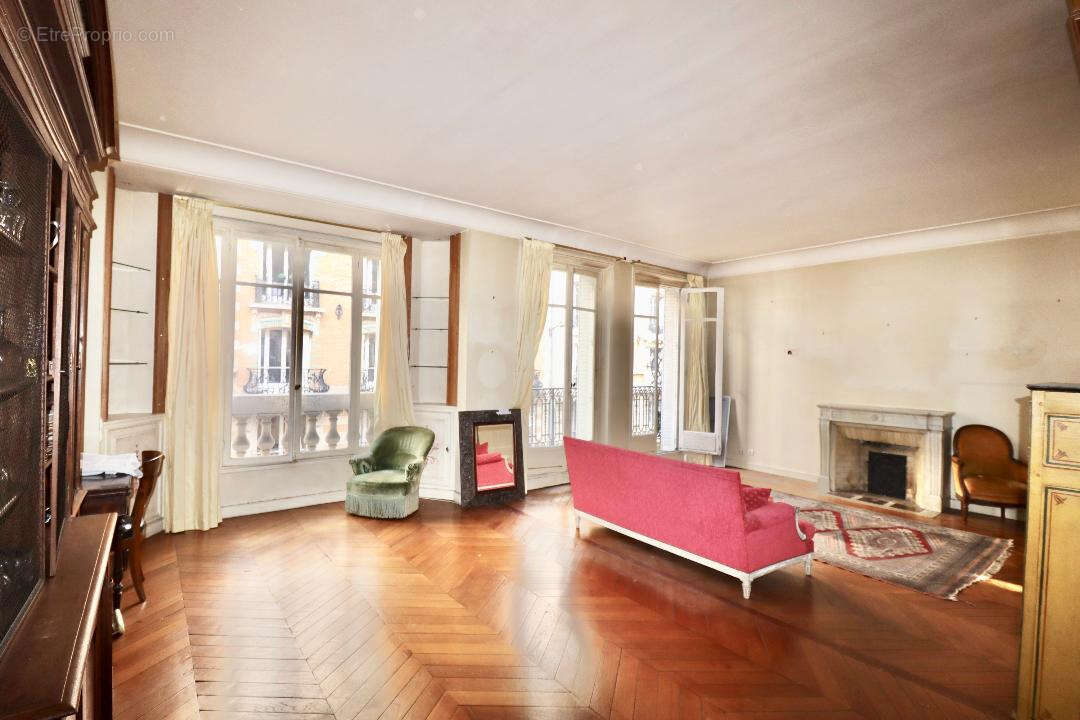 Appartement à PARIS-15E