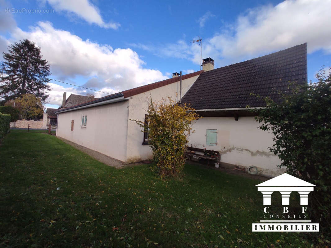 Maison à L'ABERGEMENT-SAINTE-COLOMBE
