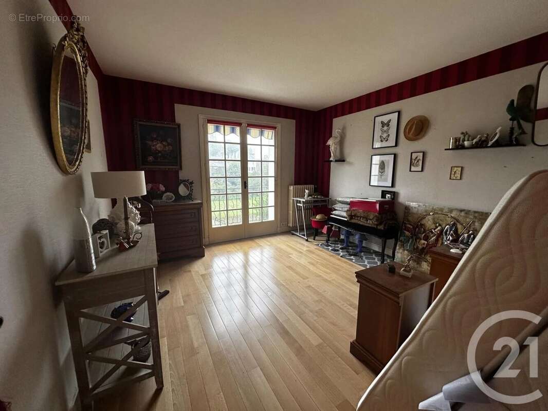 Maison à CHEF-BOUTONNE