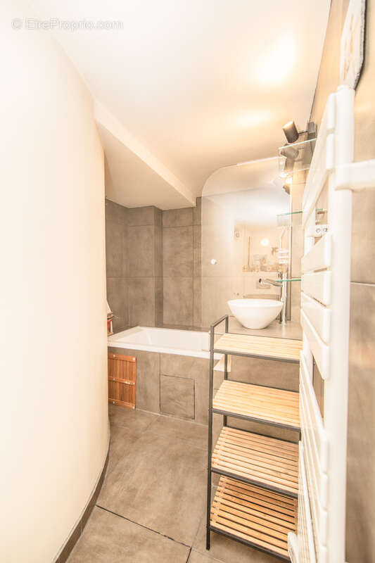 Appartement à PARIS-10E