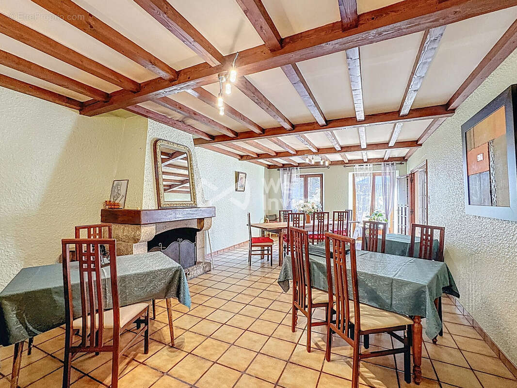 Commerce 462 m² à Saint-Sauveur-En-Rue  - photo 4