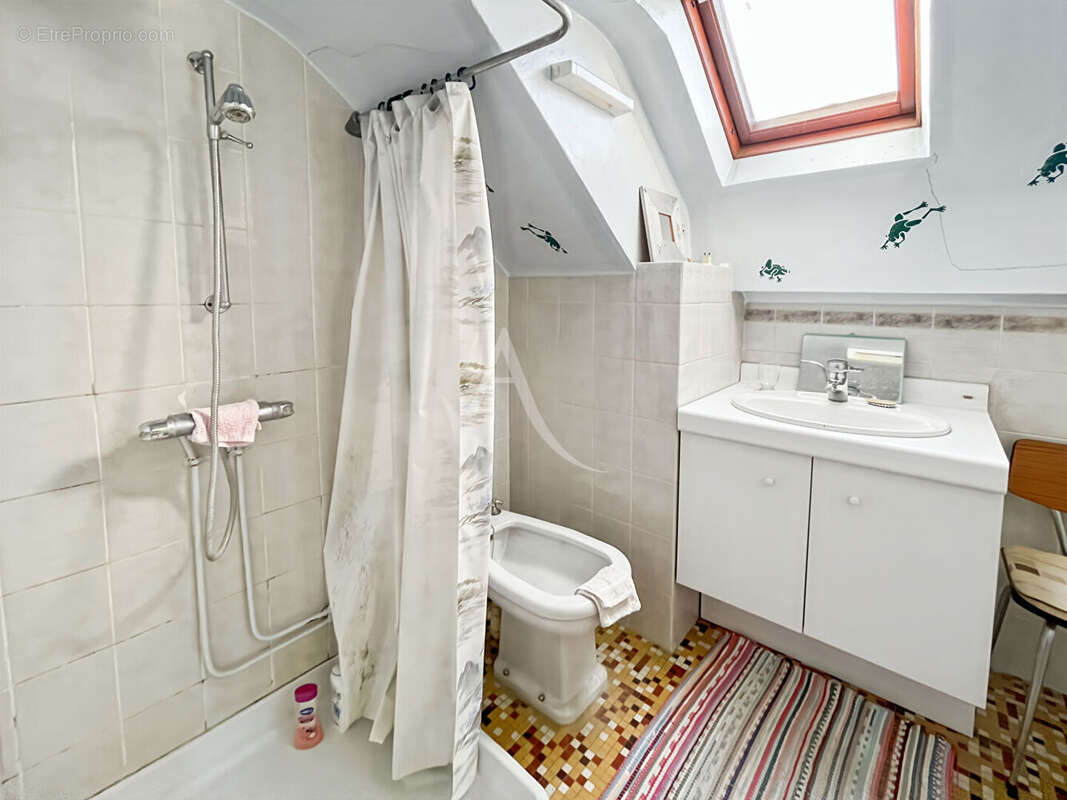 Maison à SAINTE-GENEVIEVE-DES-BOIS