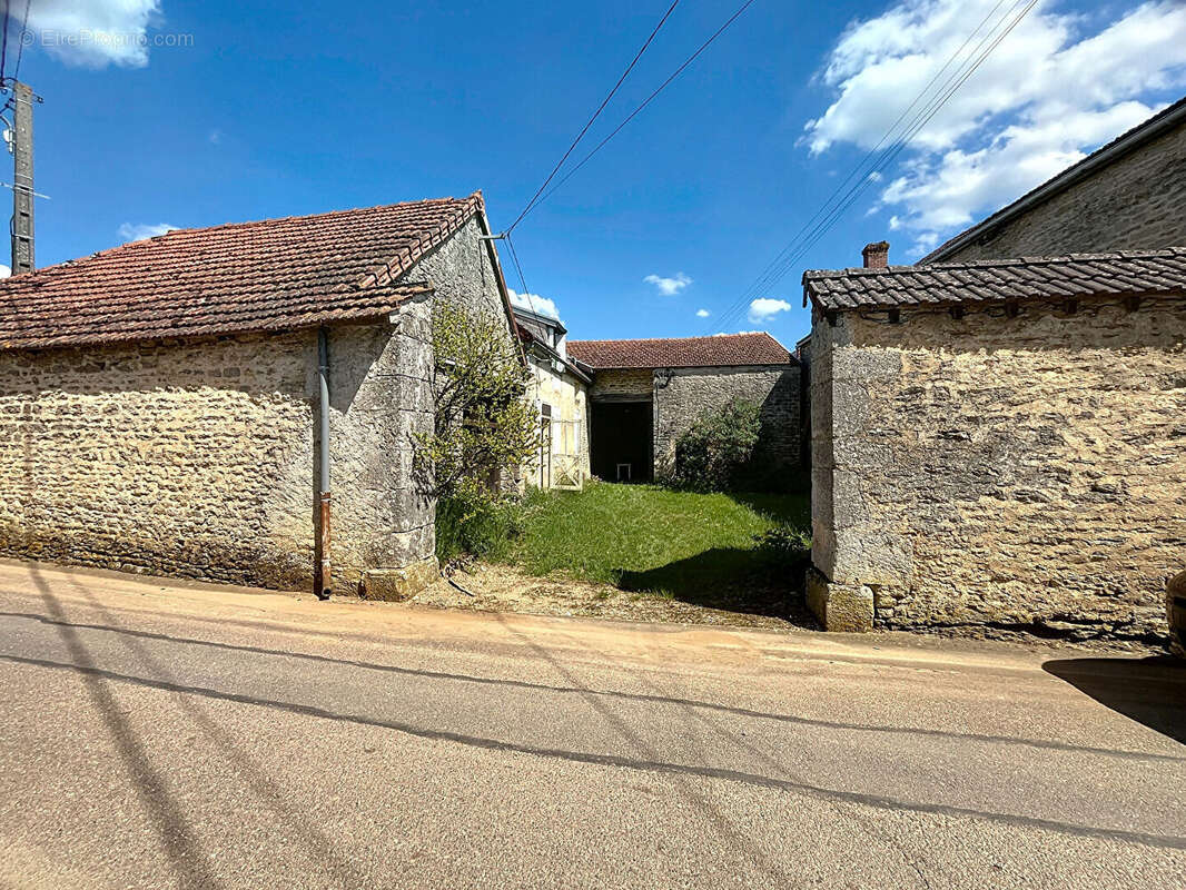 Maison à FRAIGNOT-ET-VESVROTTE