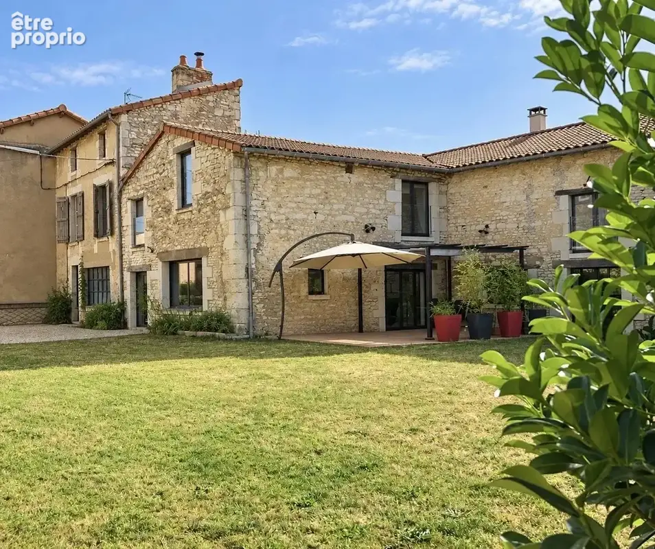 Belle maison nen pierre 325 m2 mirebeau - photo 1