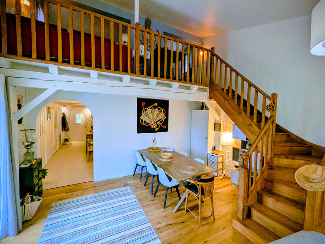 Maison à BUSSAC-SUR-CHARENTE