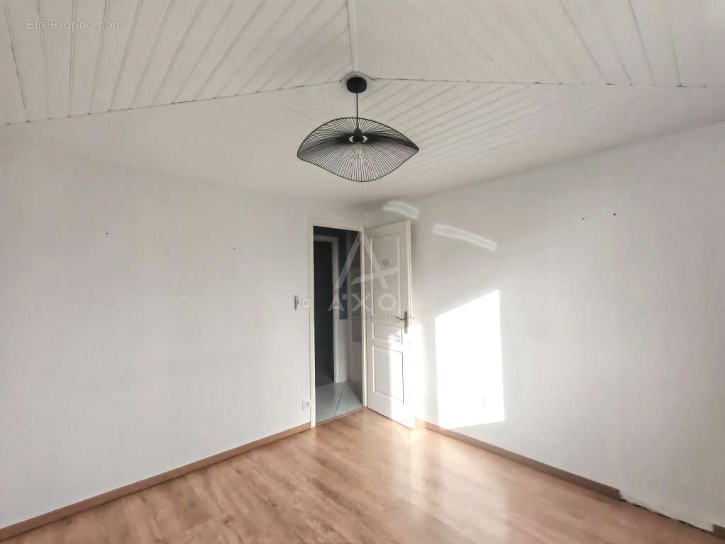 Maison à LA CHAPELLE-BASSE-MER