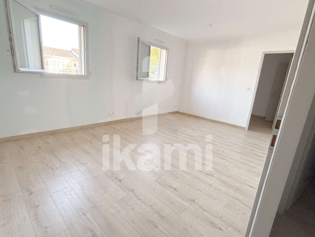 Appartement à SAINT-DONAT-SUR-L'HERBASSE