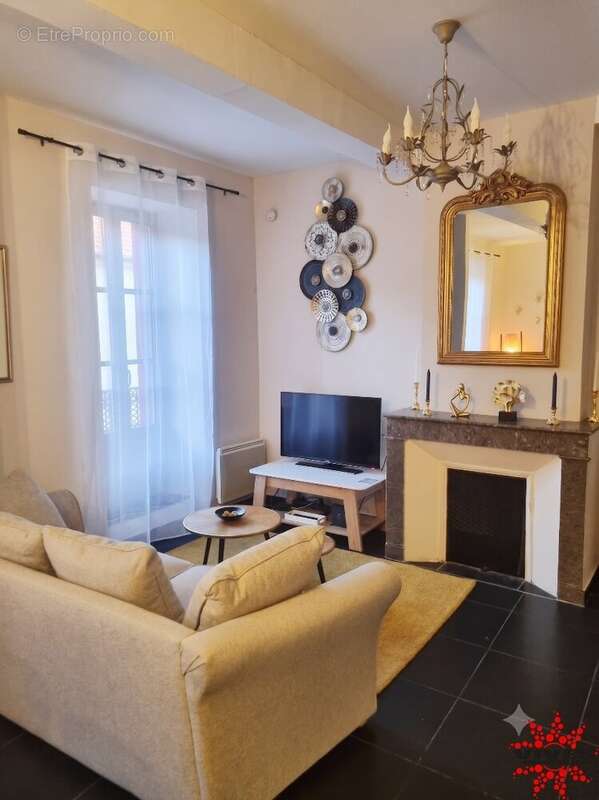 Coup de cur au centre de Béziers : Superbe appartement rénové, meublé cosy et baigné de lumière  À deux pas des Halles ! - photo 3