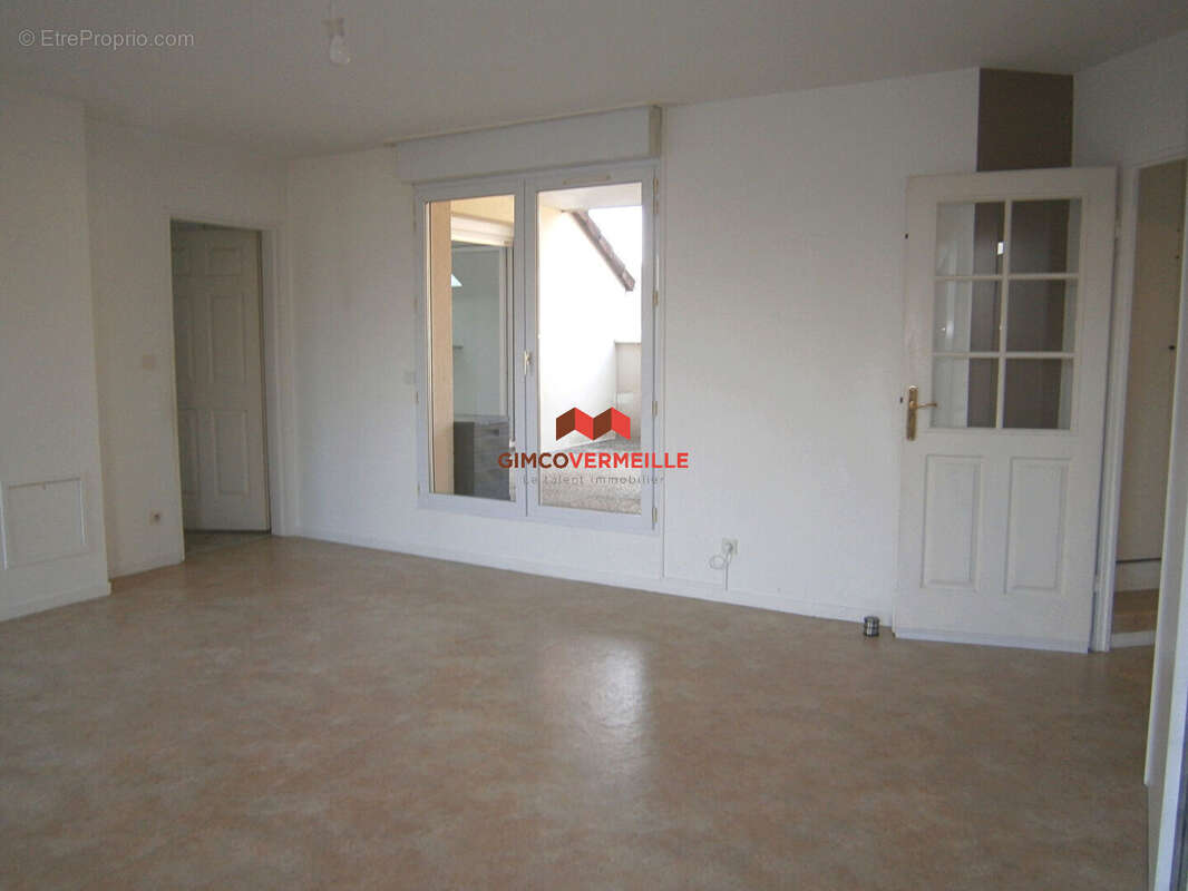 Appartement à VOISINS-LE-BRETONNEUX