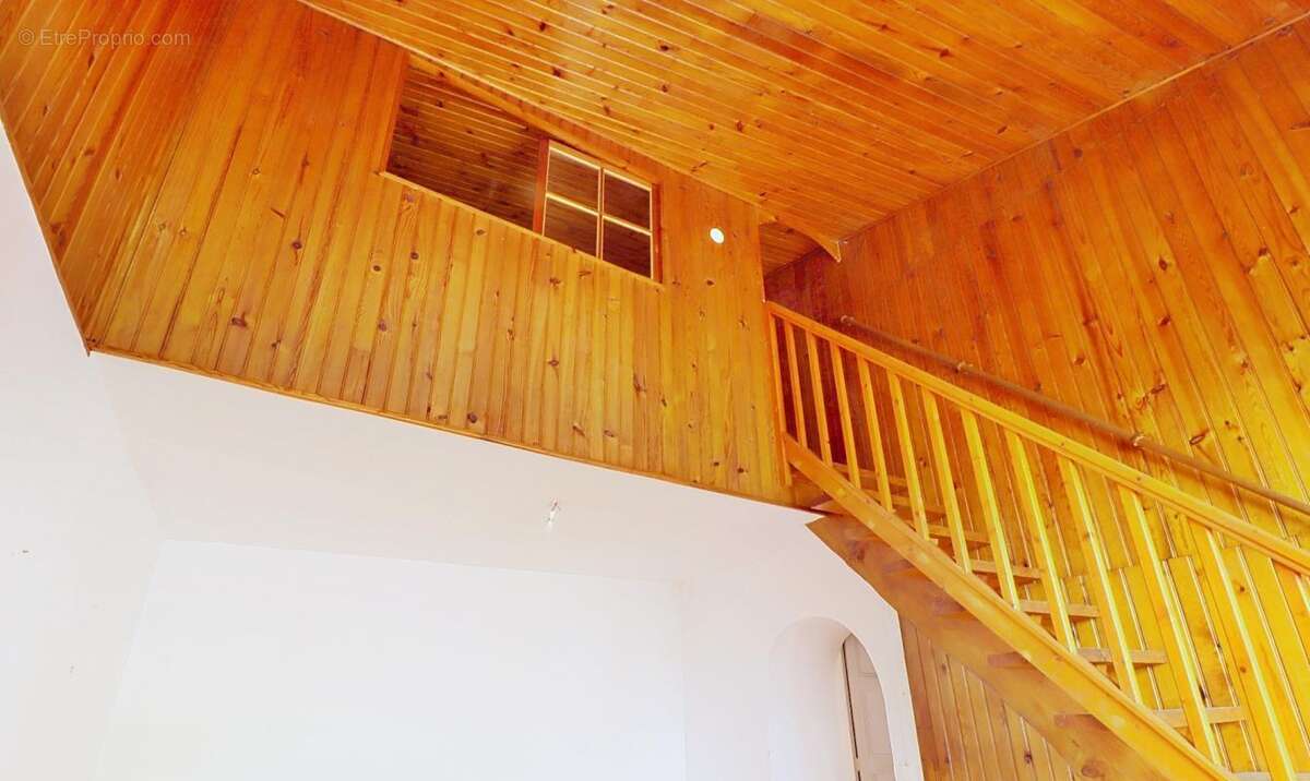 Jonzac centre – Immeuble 145 m² à rénover – Entre Place du Marché et Mairie - photo 8