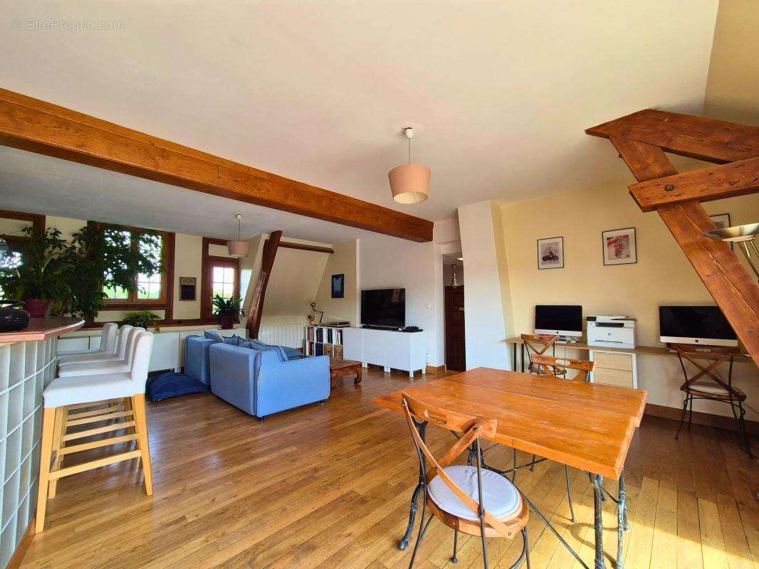 Appartement à HERICY