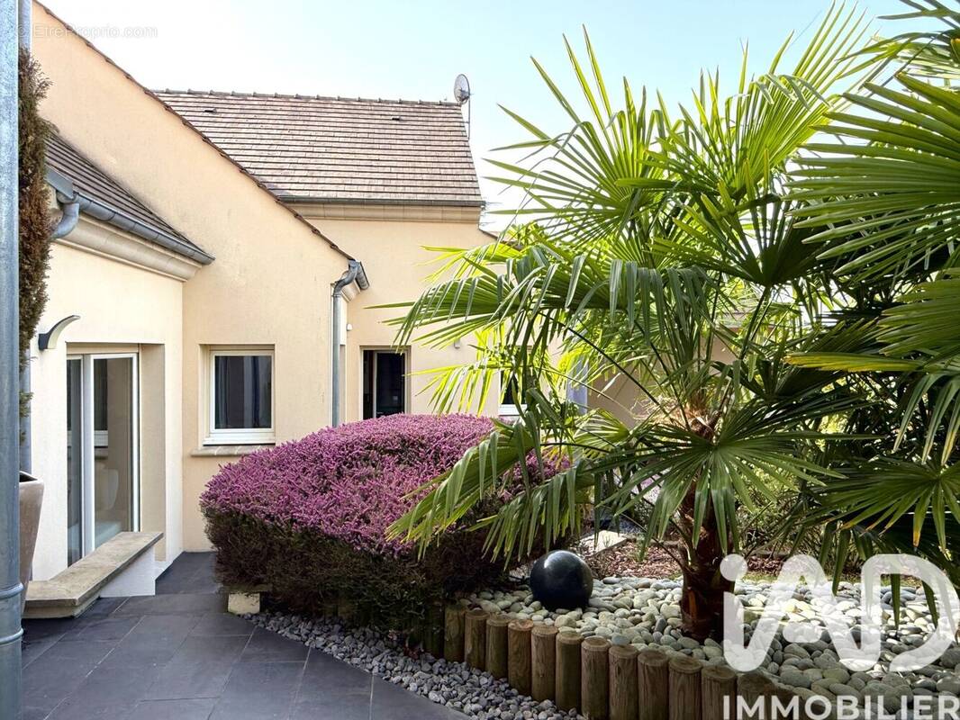 Photo 1 - Maison à JOUARS-PONTCHARTRAIN