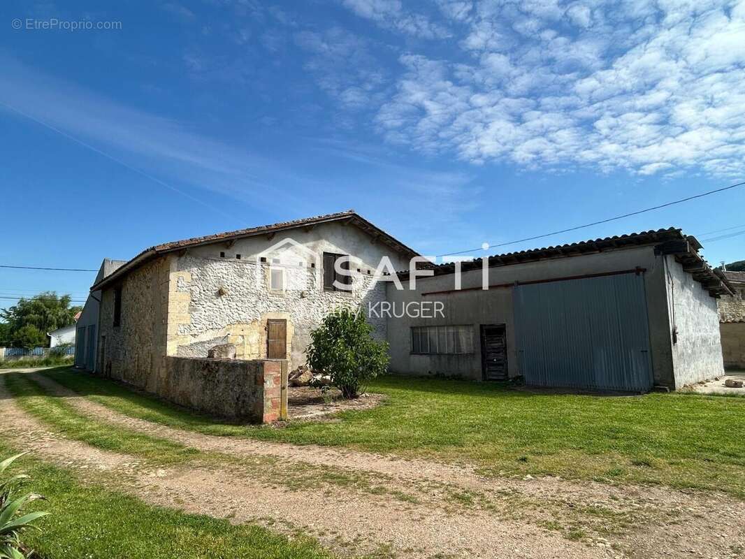 Maison 240 m² à Saint-Pey-De-Castets  - photo 2