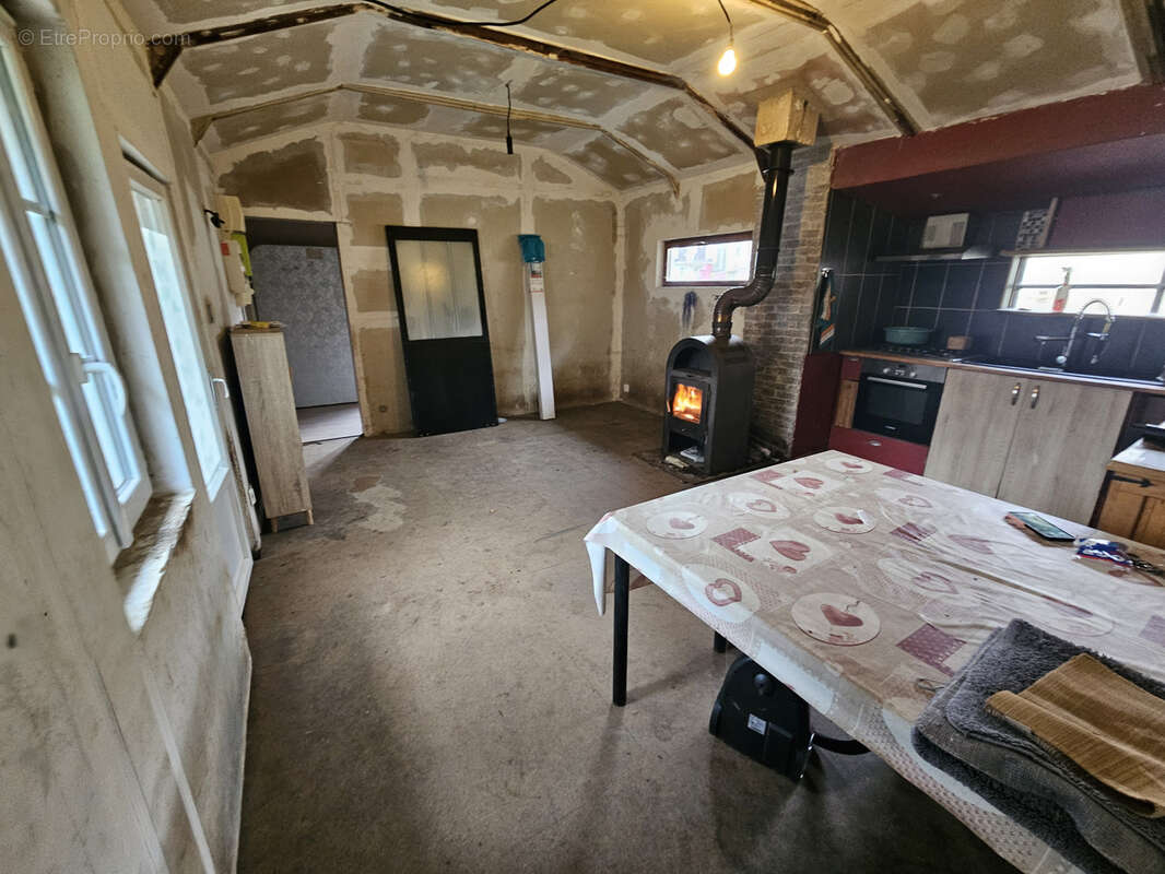 Maison à LA JONCHERE-SAINT-MAURICE