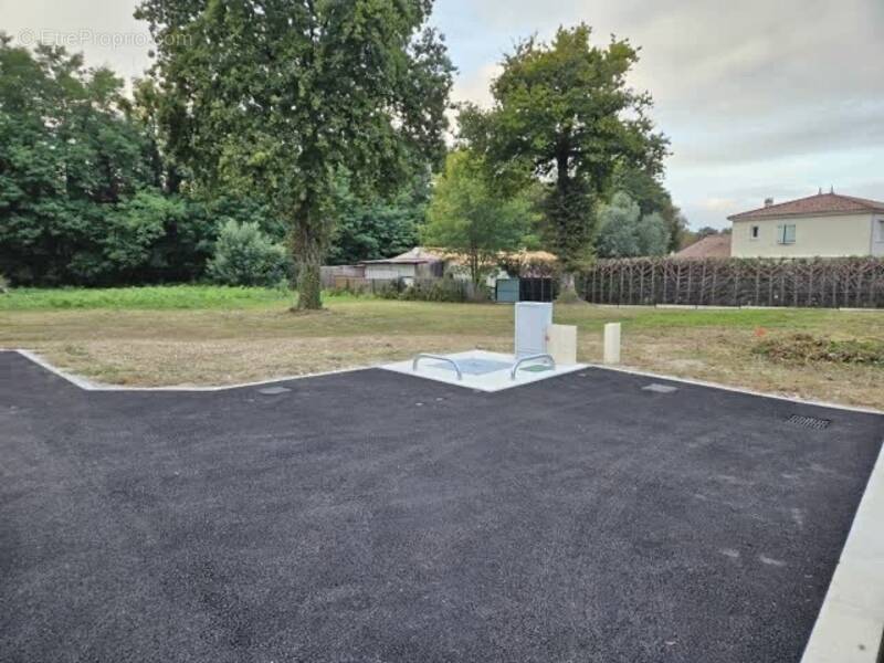 Terrain à LES MATHES