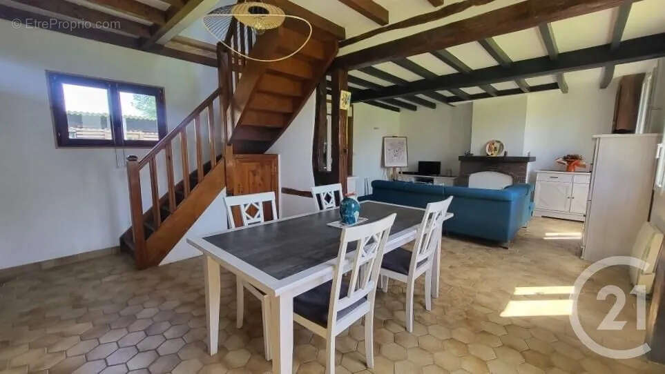 Maison à MESNIL-VERCLIVES