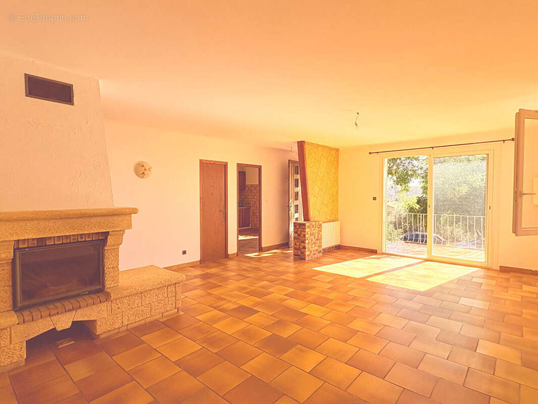 Maison à LA FARE-LES-OLIVIERS