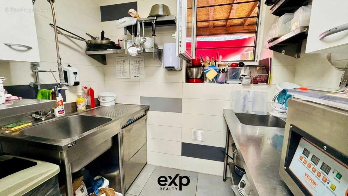 Commerce à SAINT-AVRE