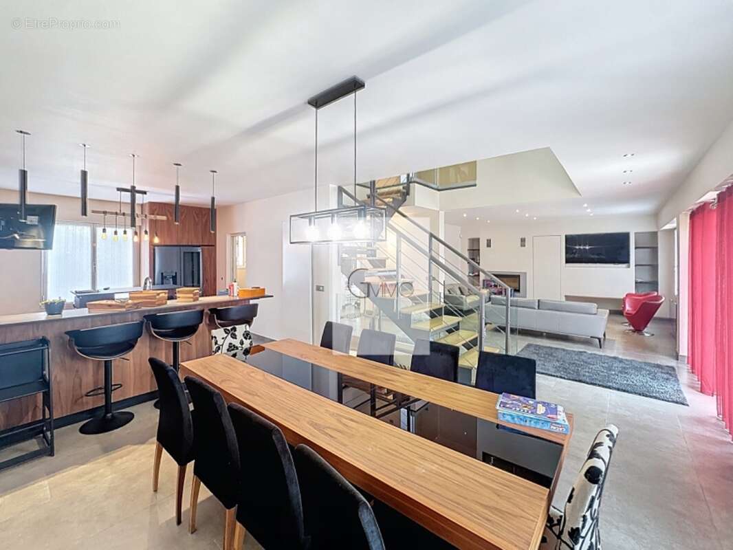 Maison à L'HAY-LES-ROSES