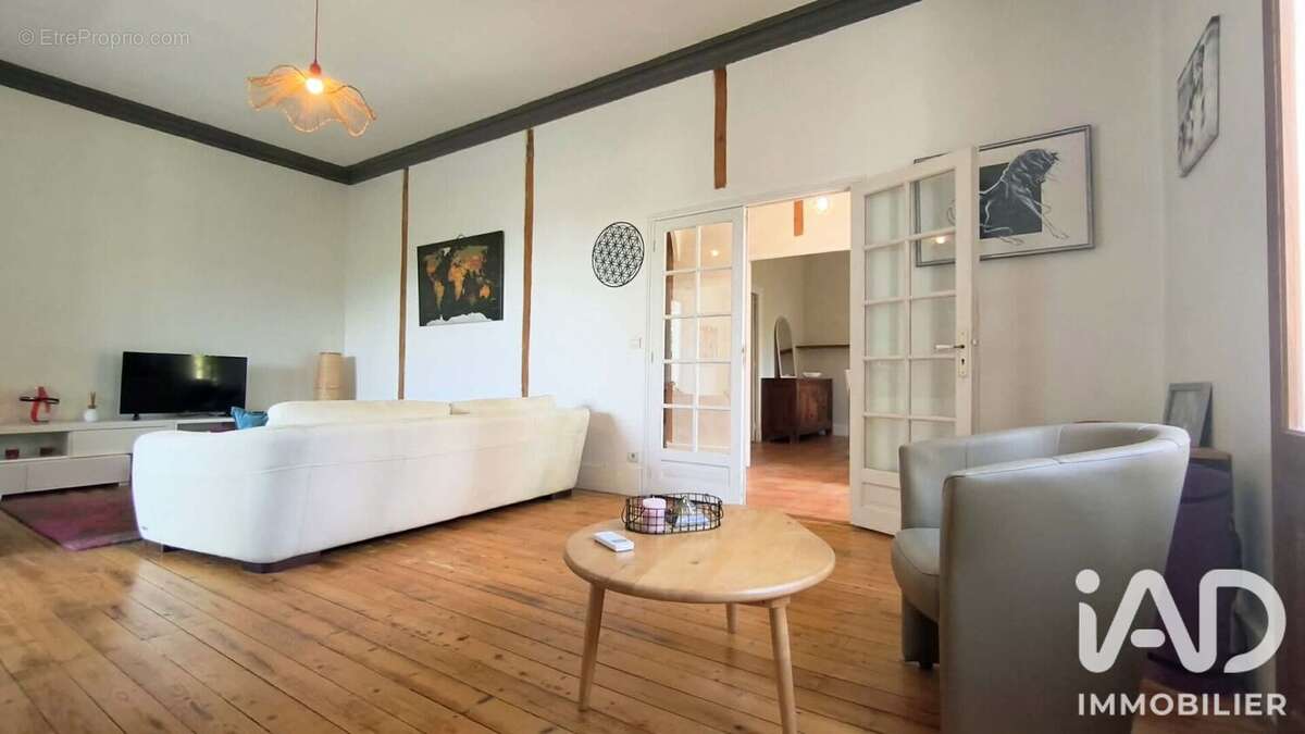 Maison 249 m² à La Bridoire  - photo 6