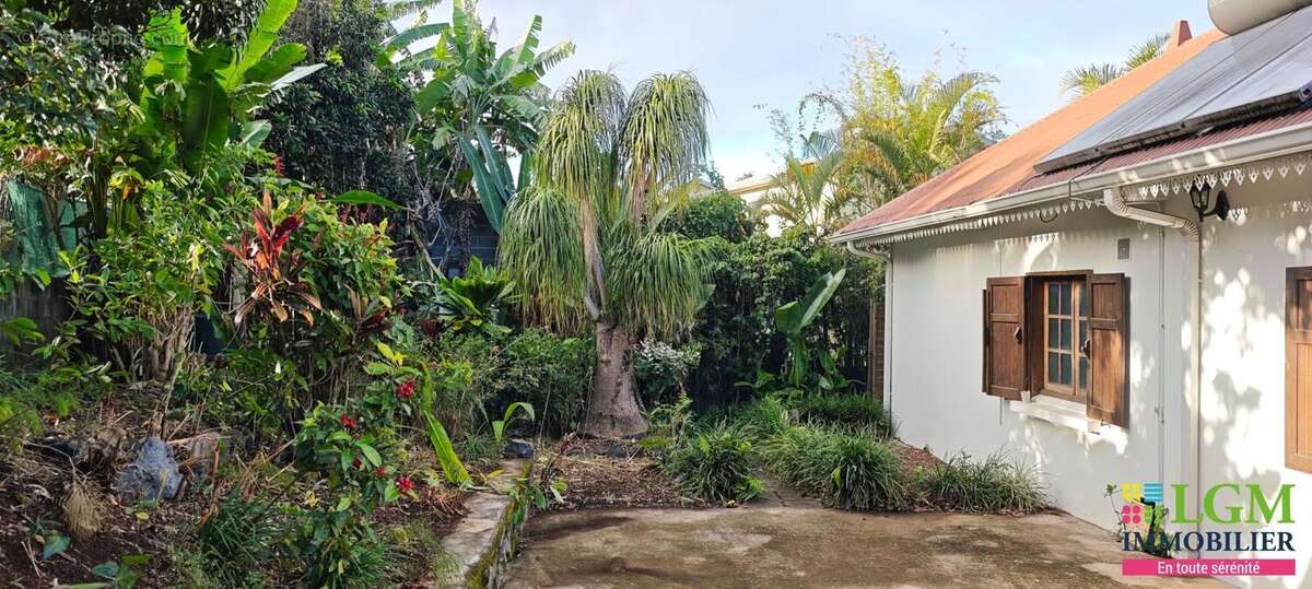 Villa de charme spacieuse sur grand terrain 1.200m2 à Trois-Mares, TAMPON - photo 20