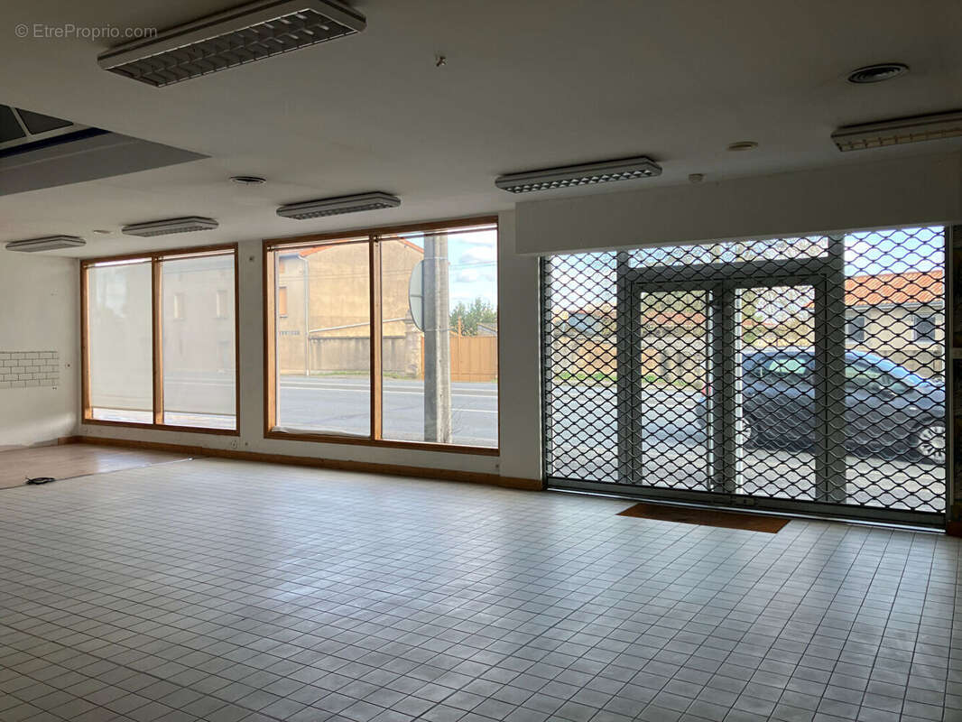 Commerce à CHASSENEUIL-DU-POITOU