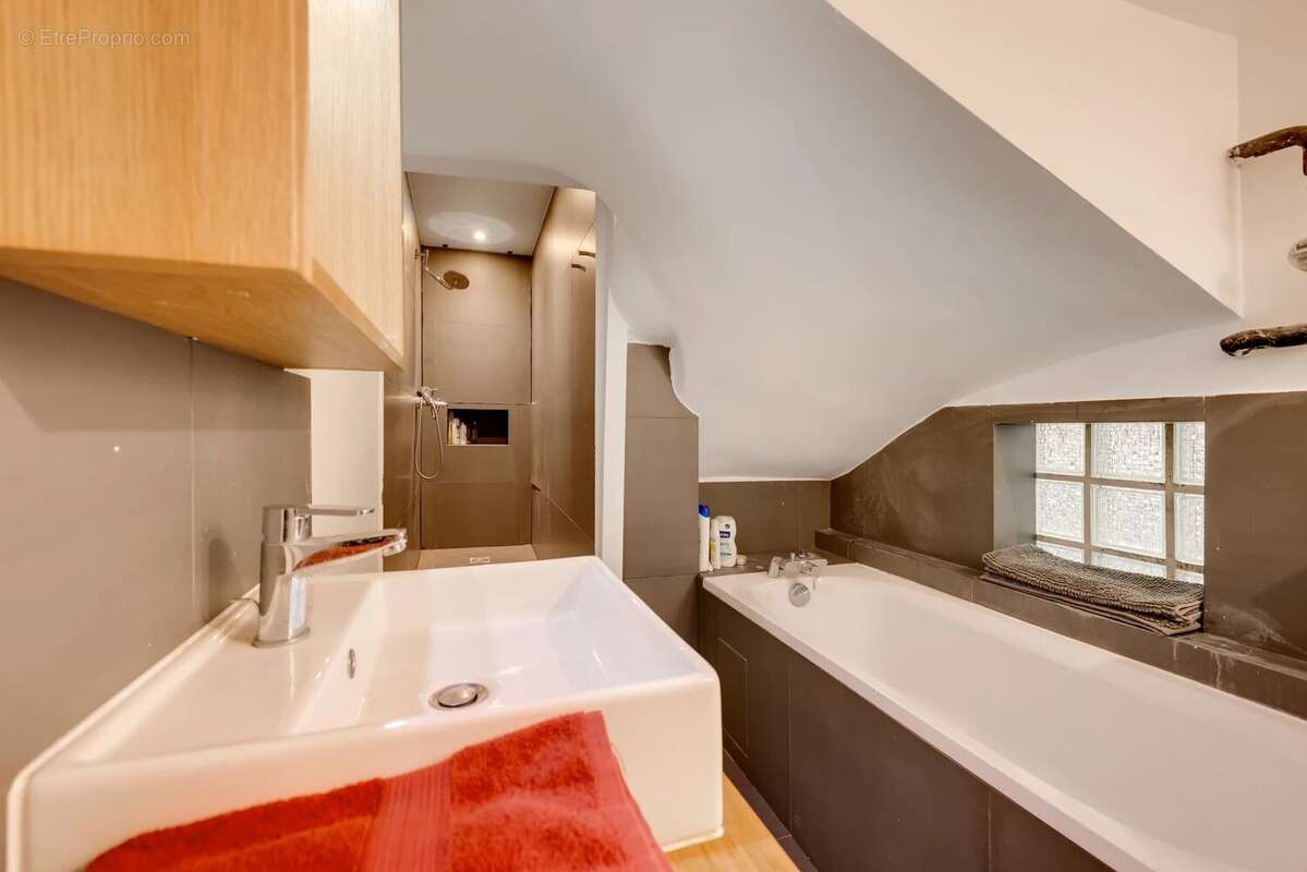 Appartement à PARIS-10E