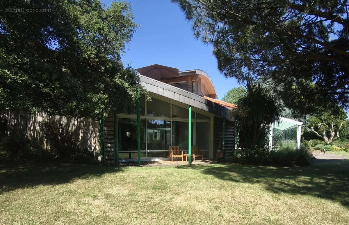 Maison d’Architecte avec Piscine Intérieure et Parc Privé de 6 Hectares - photo 11