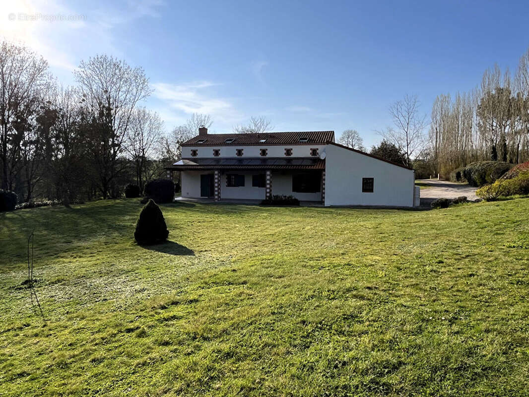 Maison à LA CHAUSSAIRE