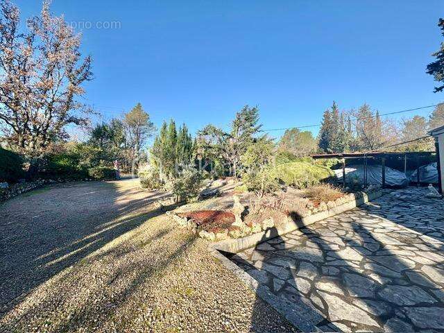 Maison à TOURRETTES