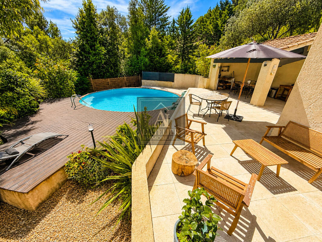 Maison de 170 m2 avec garage et piscine sur une parcelle de 1485 m2 - photo 4