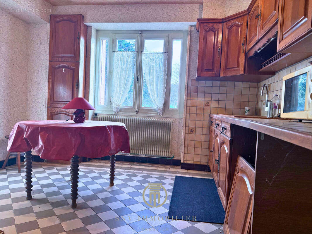 Maison à BOURG-LE-COMTE