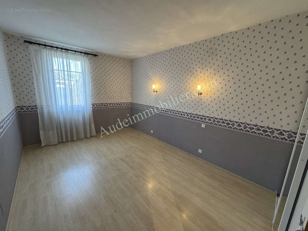 Maison avec piscine et hangar - photo 17