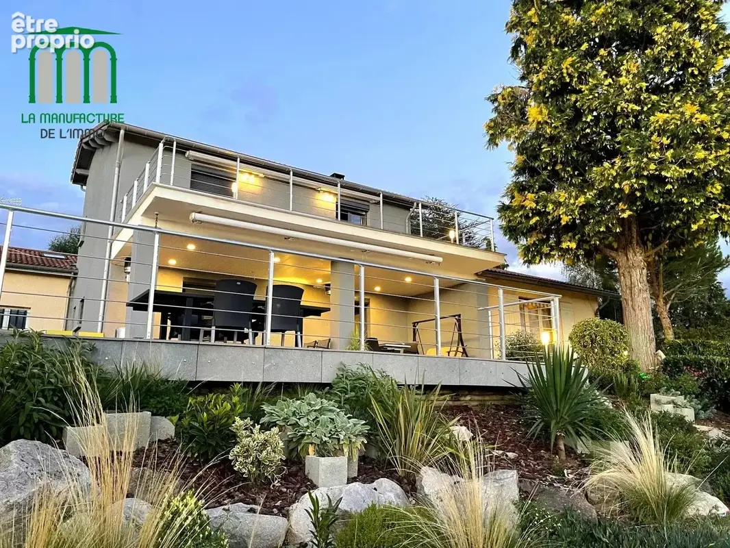 villa d'exception avec piscine et dépendances / saint-genest lerpt golf - photo 6