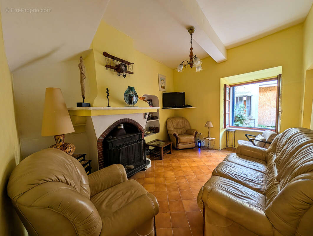 Maison à AZILLE