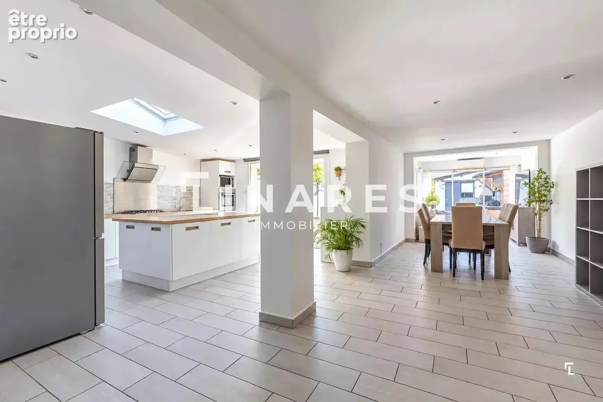 DOUBLE PERSPECTIVE -  Villa T4 de 117 m² + maison de ville T3 de 56 m² – deux places de parking – Jardin – Piscine – 13010 - photo 2