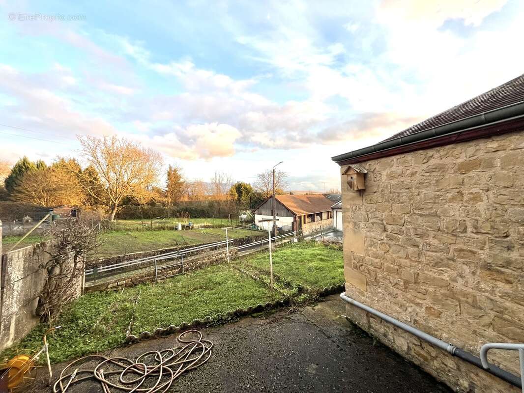 Maison à VIVIER-AU-COURT