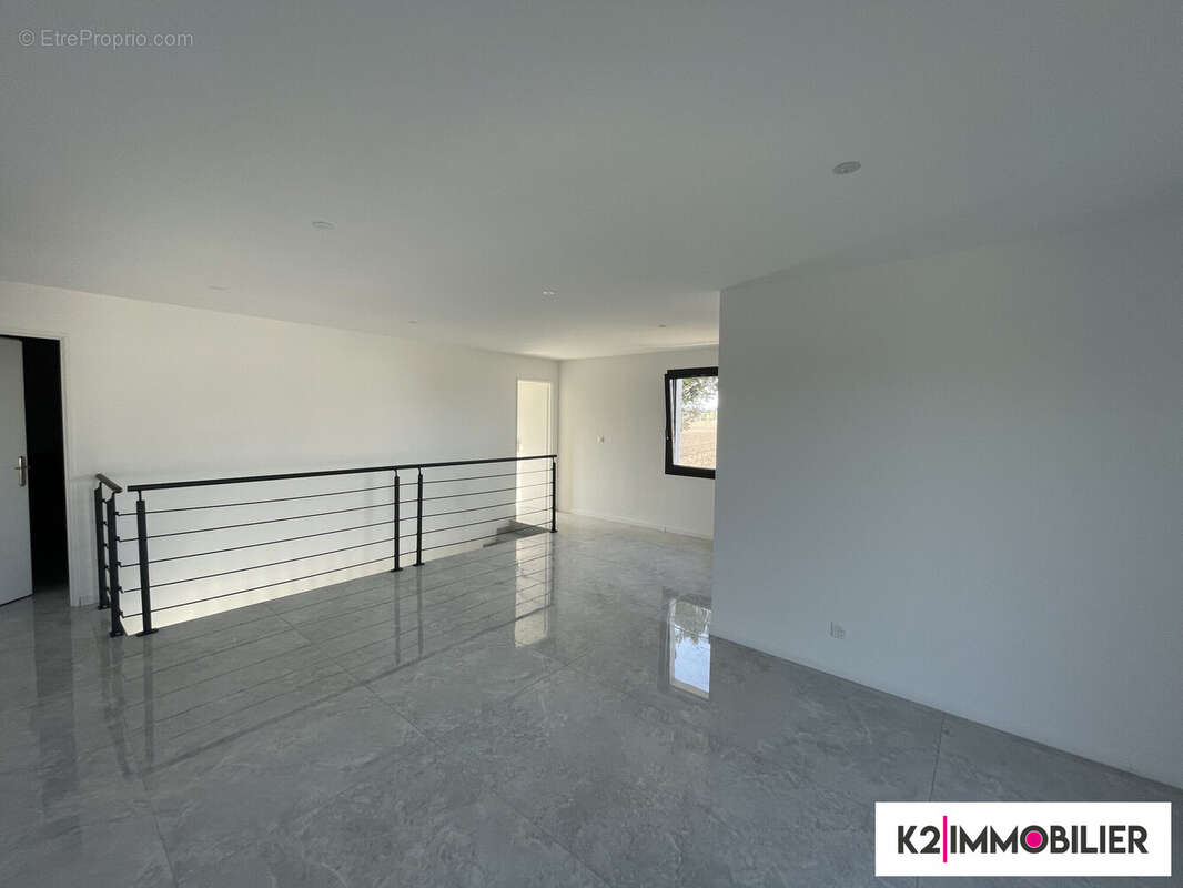 Maison à MONTELIMAR