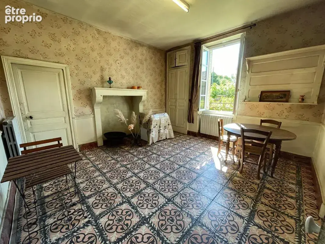 Belle propriété ancienne avec garages et grand terrain - Secteur calme - photo 3