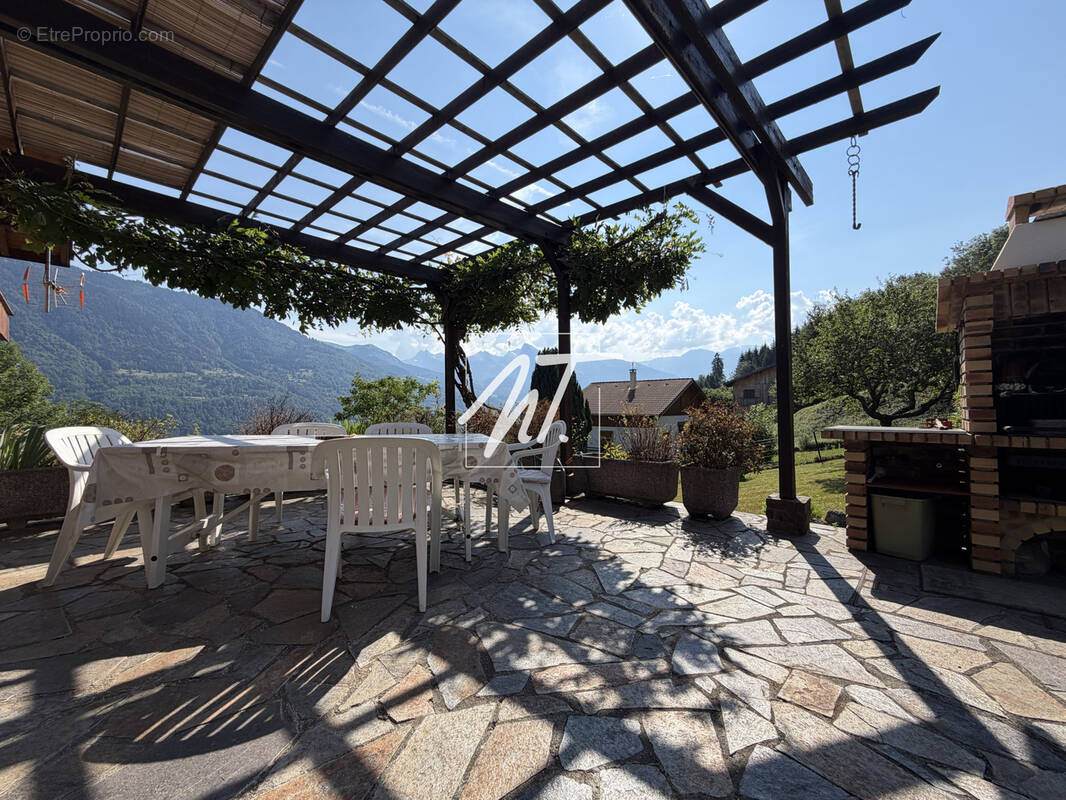 Maison à LA RIVIERE-ENVERSE