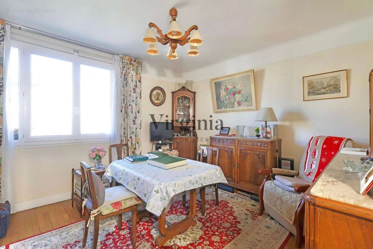 Appartement à CHARENTON-LE-PONT