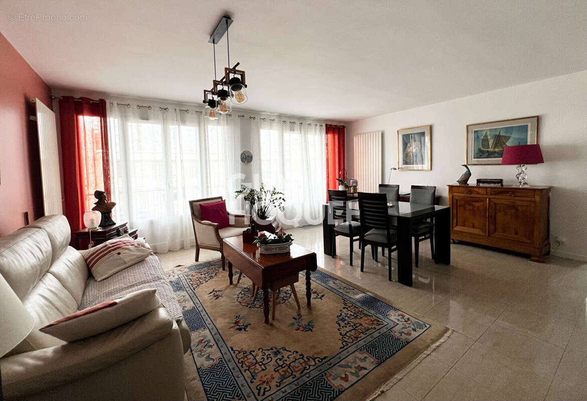 Appartement à SAINT-MAUR-DES-FOSSES